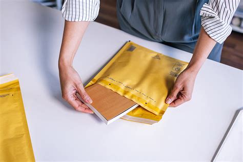 bücher warensendung verpacken